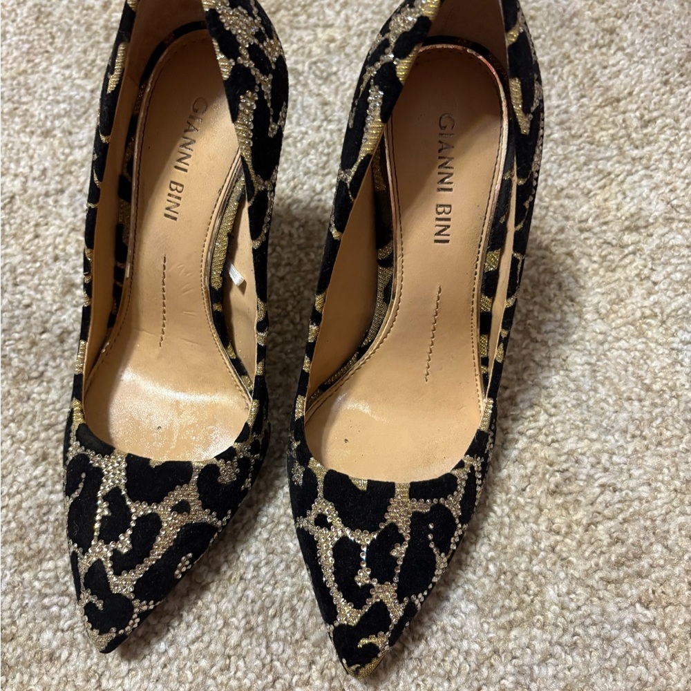 Gianni Bini Black and Gold Patterned Heels